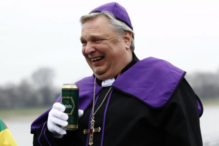 Should Pastors Drink Alcohol?